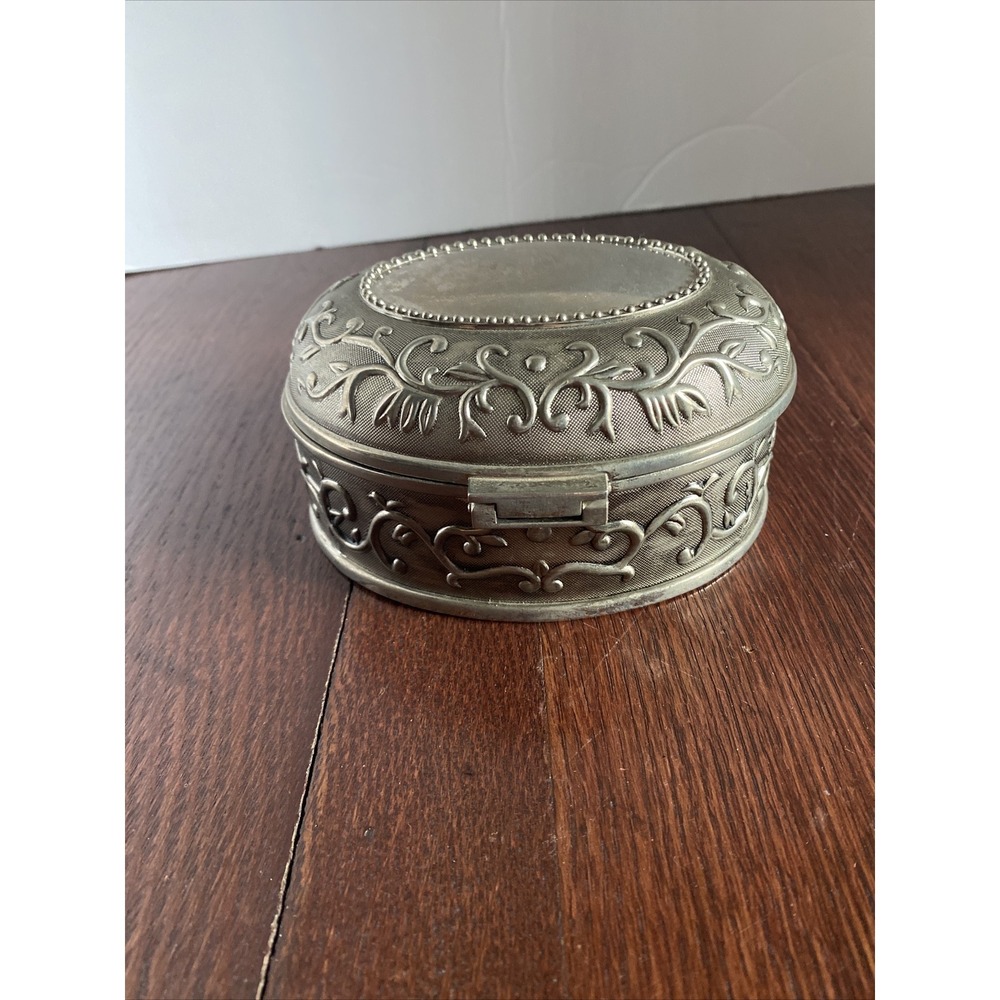 Metal Trinket Box Silver Tone 5x4x2.5 Oval Blue Velvet Lining Floral - Picture 4 of 14